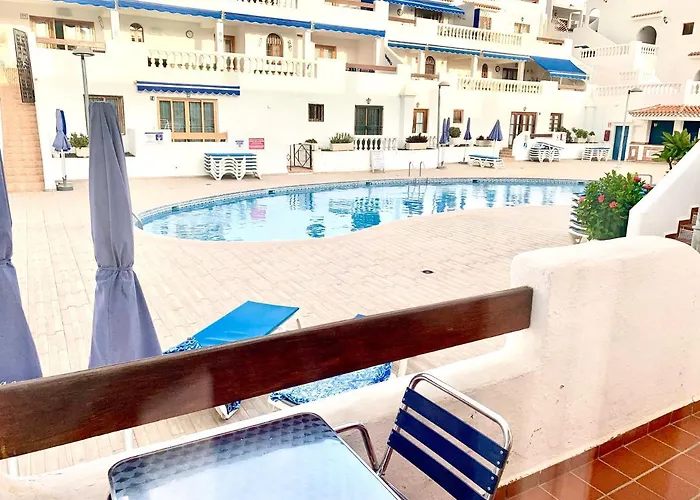 Blue Island House On The Hill, With Heated Pool Apartmán