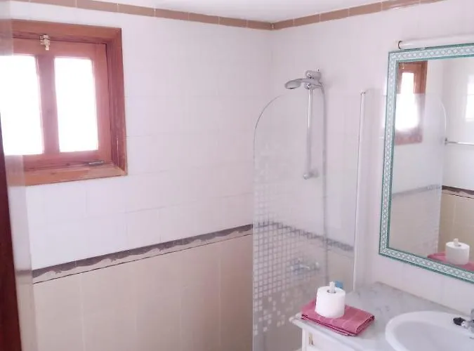 Blue Island House On The Hill, With Heated Pool Apartmán