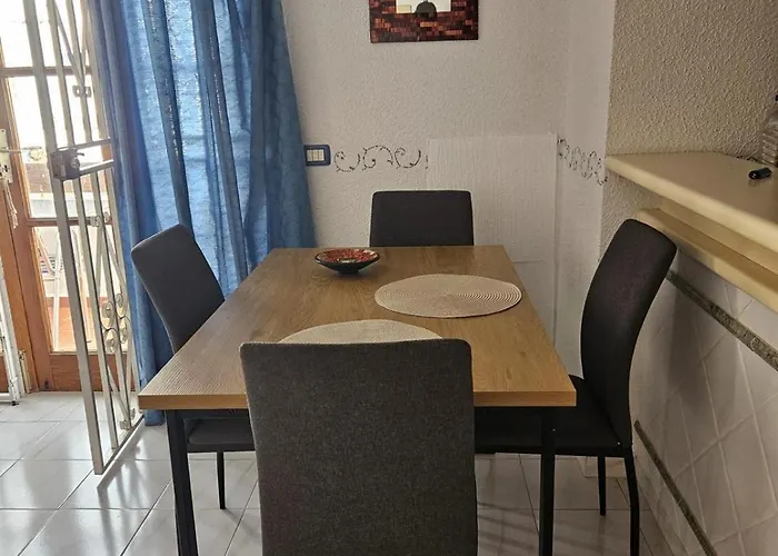 Blue Island House On The Hill, With Heated Pool Apartmán